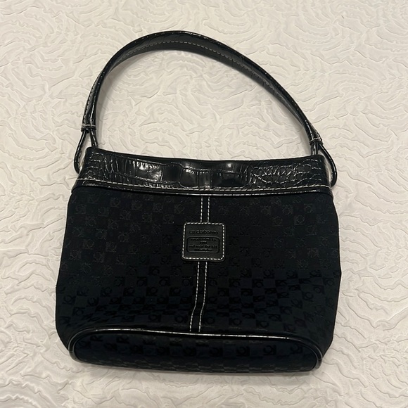 Liz Claiborne Handbags - Great little black Liz Claiborne purse!
